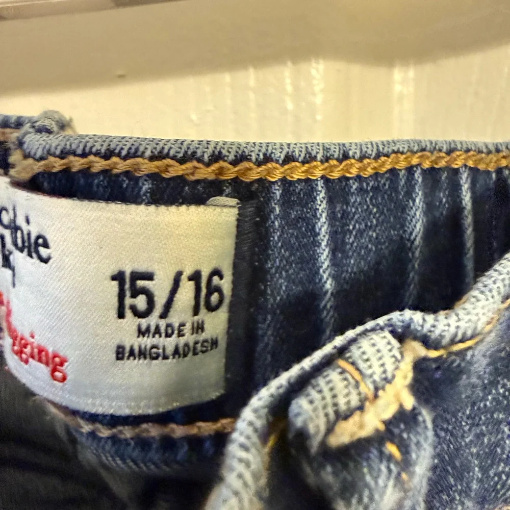Abercrombie Kids Distressed Dark Blue Skinny Jeans - Picture 3 of 4
